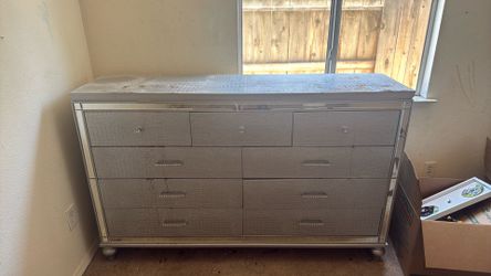 Dresser with 9 Drawers (USED)
