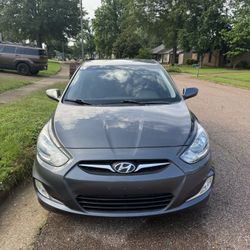 2012 Hyundai Accent hatchback