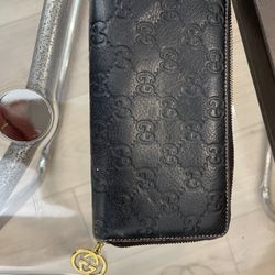 Gucci Wall  With Gold GG Chain, New With Box! Authentic Gucci 