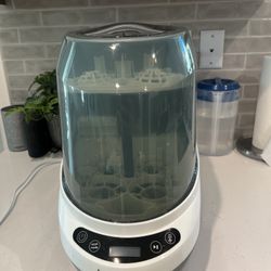 Baby Brezza Bottle Washer – Excellent Condition  Baby Brezza Bottle Washer in excellent working condition. This machine washes, sterilizes, and dries 