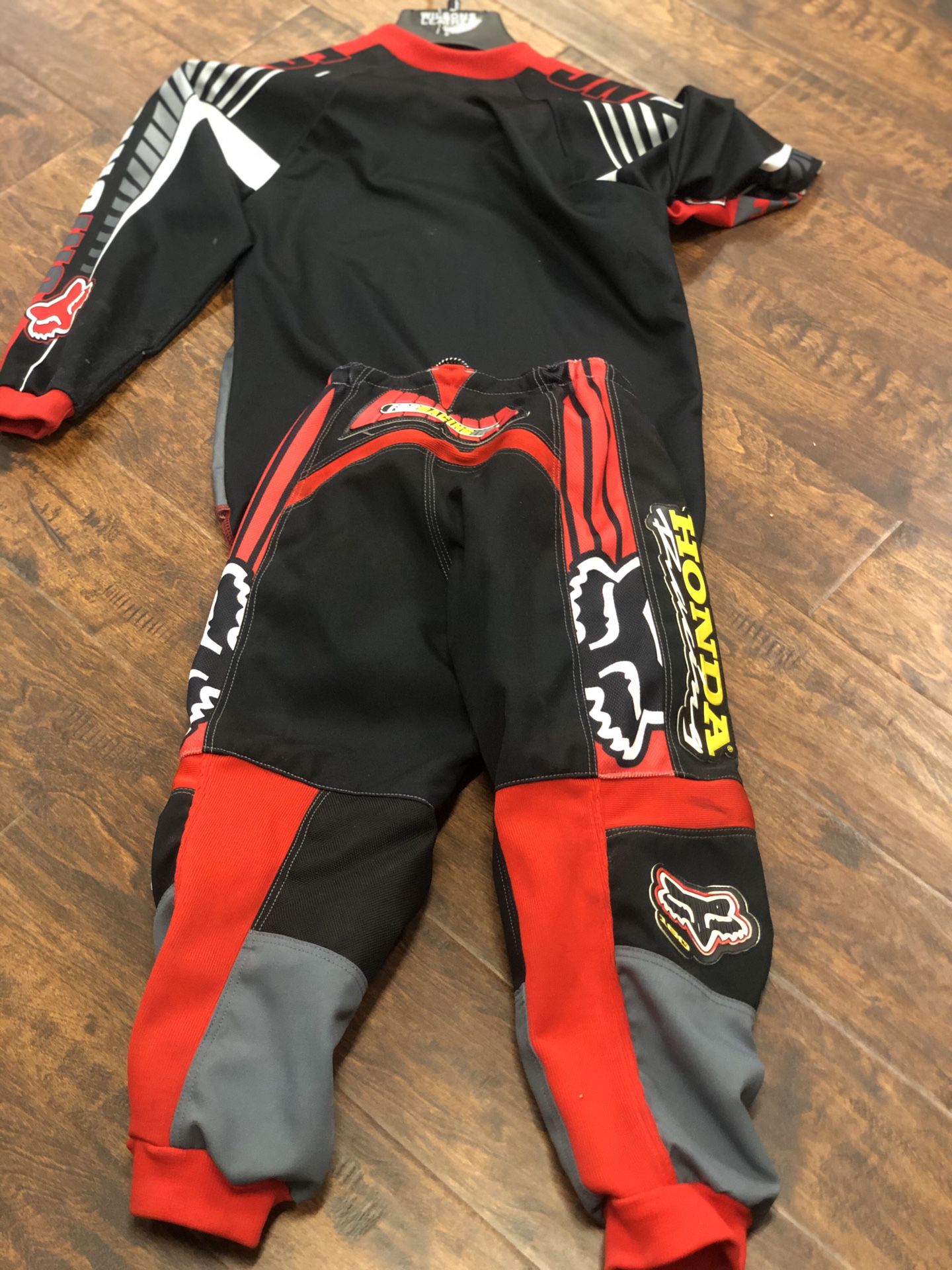 Fox HONDA motorcycle gear for kids pants, shirt, And a chest protector. SIZE M8