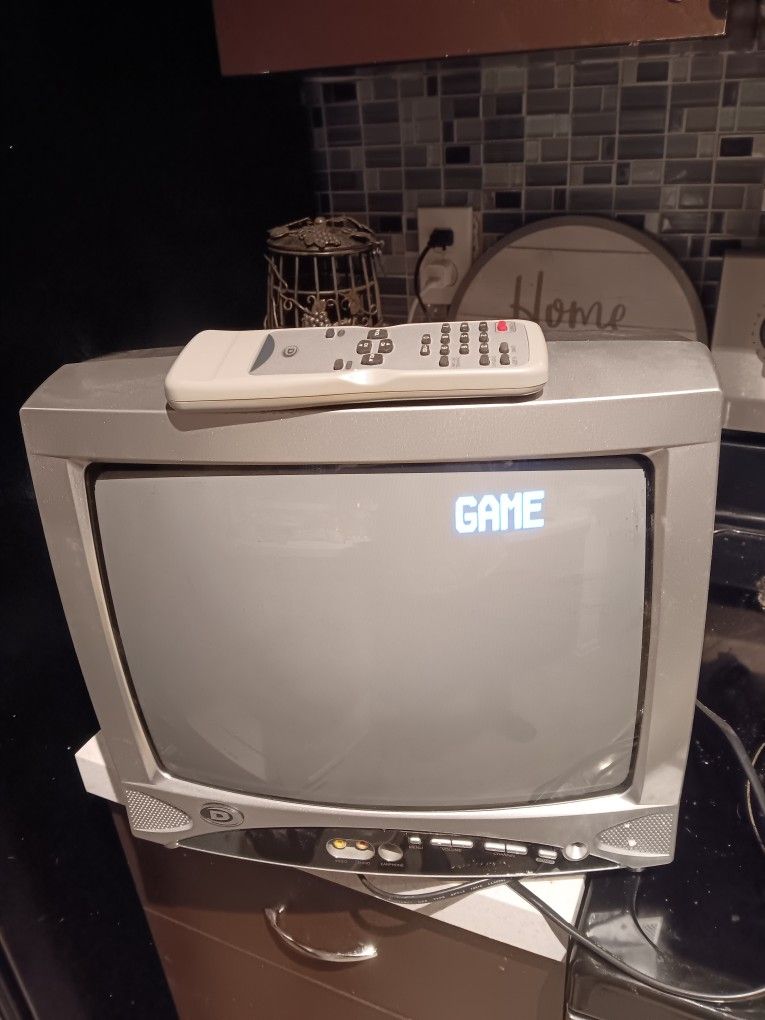 Durabrand DWT1304 Vtg CRT 13” Gaming Color Tv With Remote Works Great