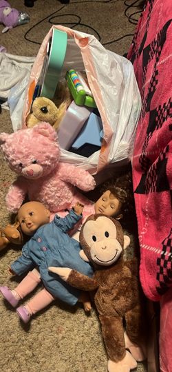 Mixed Lot of Kids Stuffed Animals and Dolls