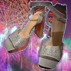 🪩Silver Shimmery Heels 🪩 Size 6  