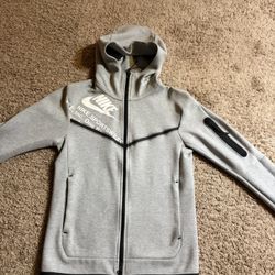 Men’s Nike Tech 
