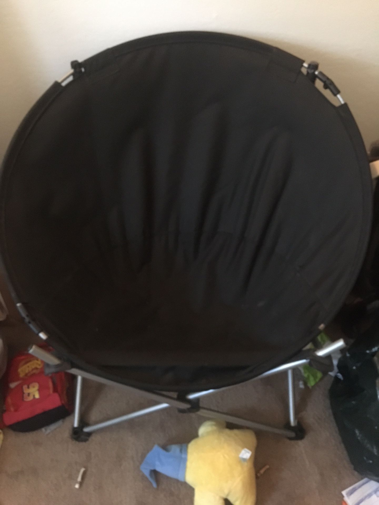 Oversized saucer chair