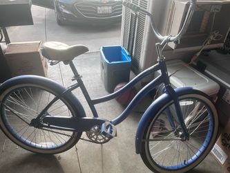 Huffy 24inch beach cruiser baby blue some polka dots