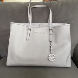 Authentic 💯 ! Used Michael kors 