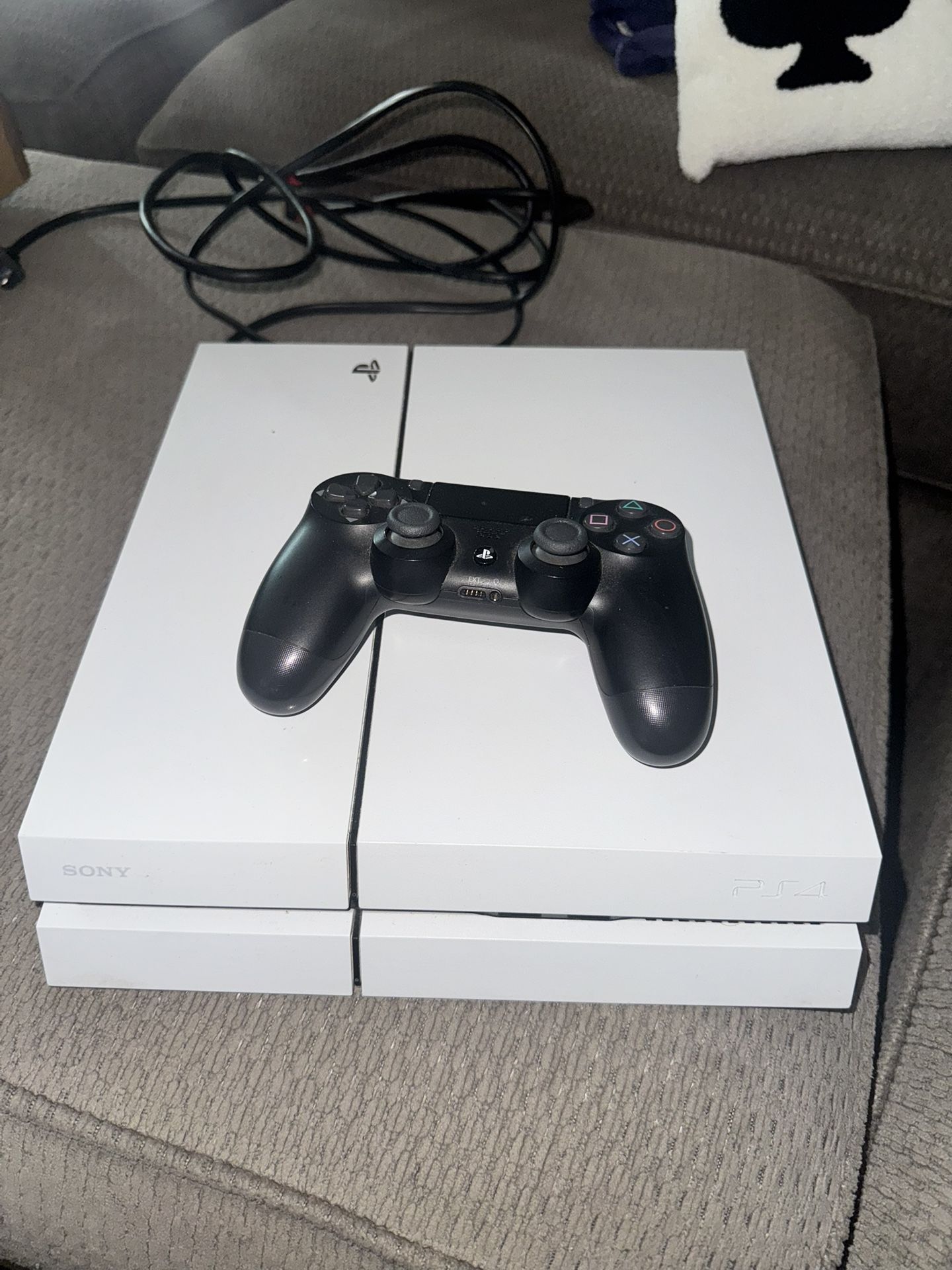 PS4 White