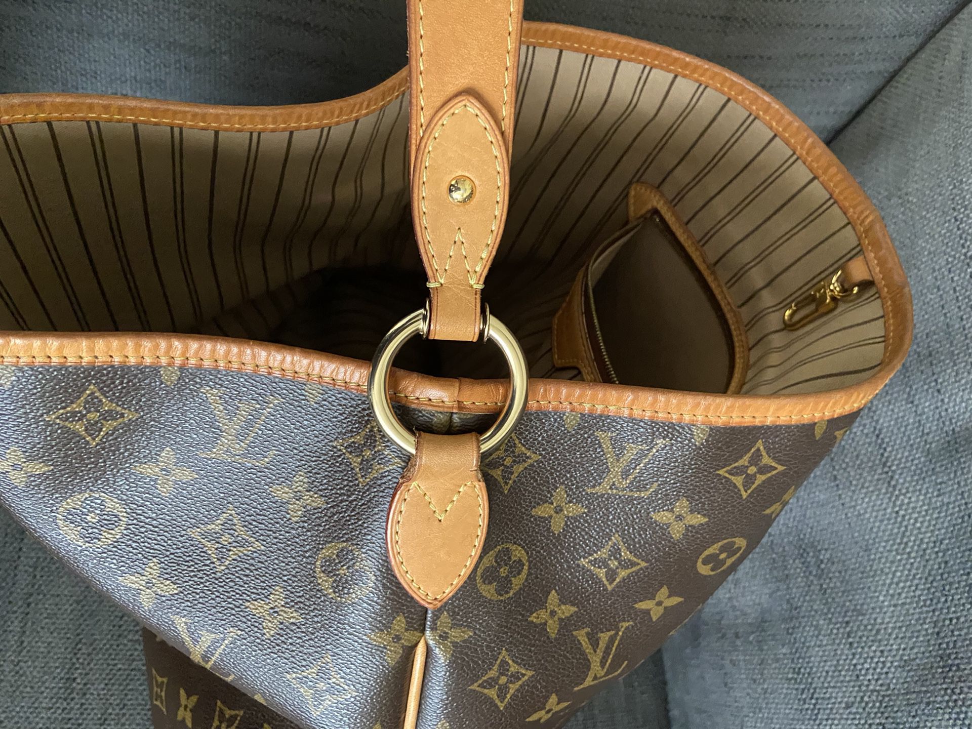 LV Hobo Round lv Crossover Adjustable New season Summer Bag for Sale in  Lakewood, CO - OfferUp