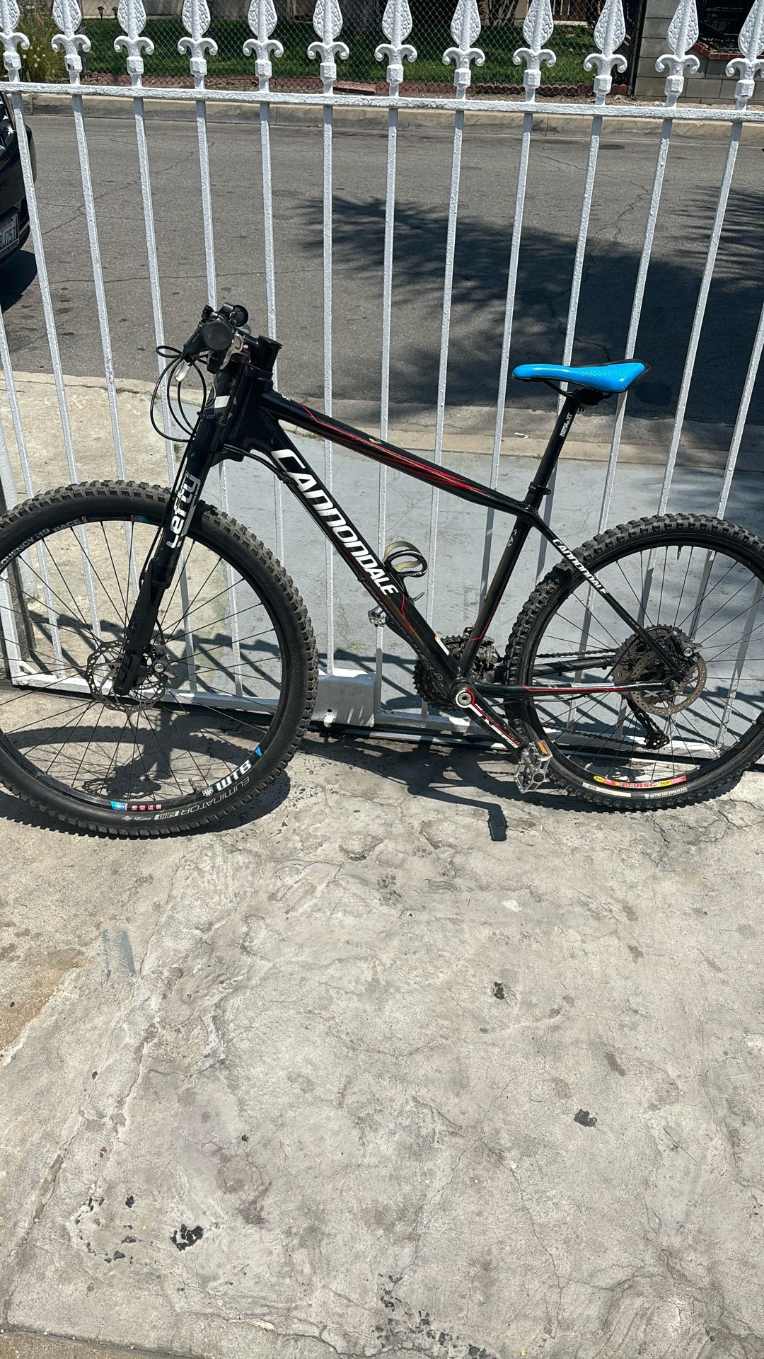 cannondale carbon fiber bike