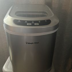 Magic Chef Ice Maker