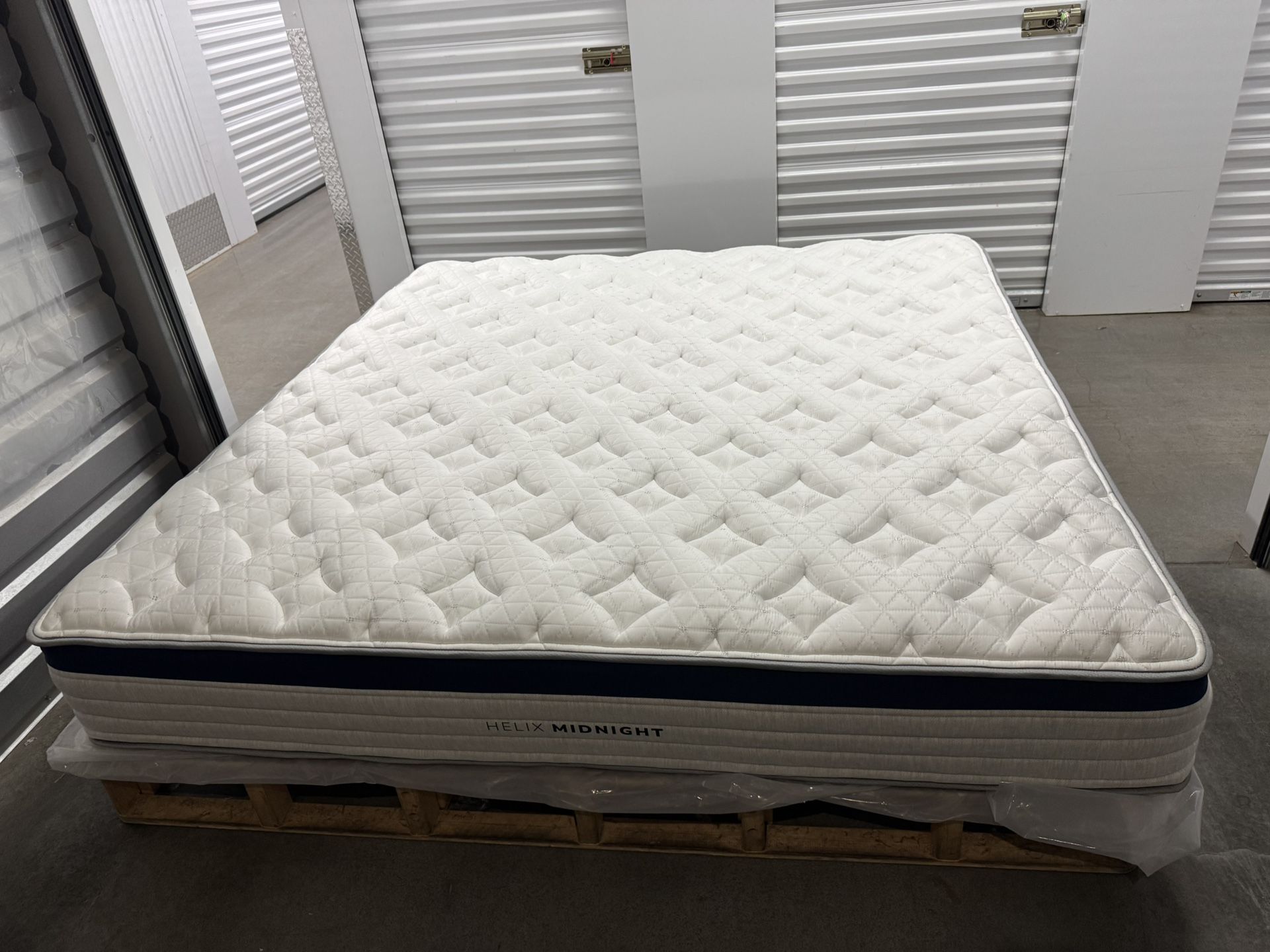 Like New Helix Midnight Pillow Top King Mattress