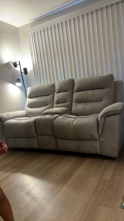 Gray Recliner with 2 cup holders & middle storage