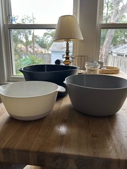 Set of 3 Plastic Mixing Bowls