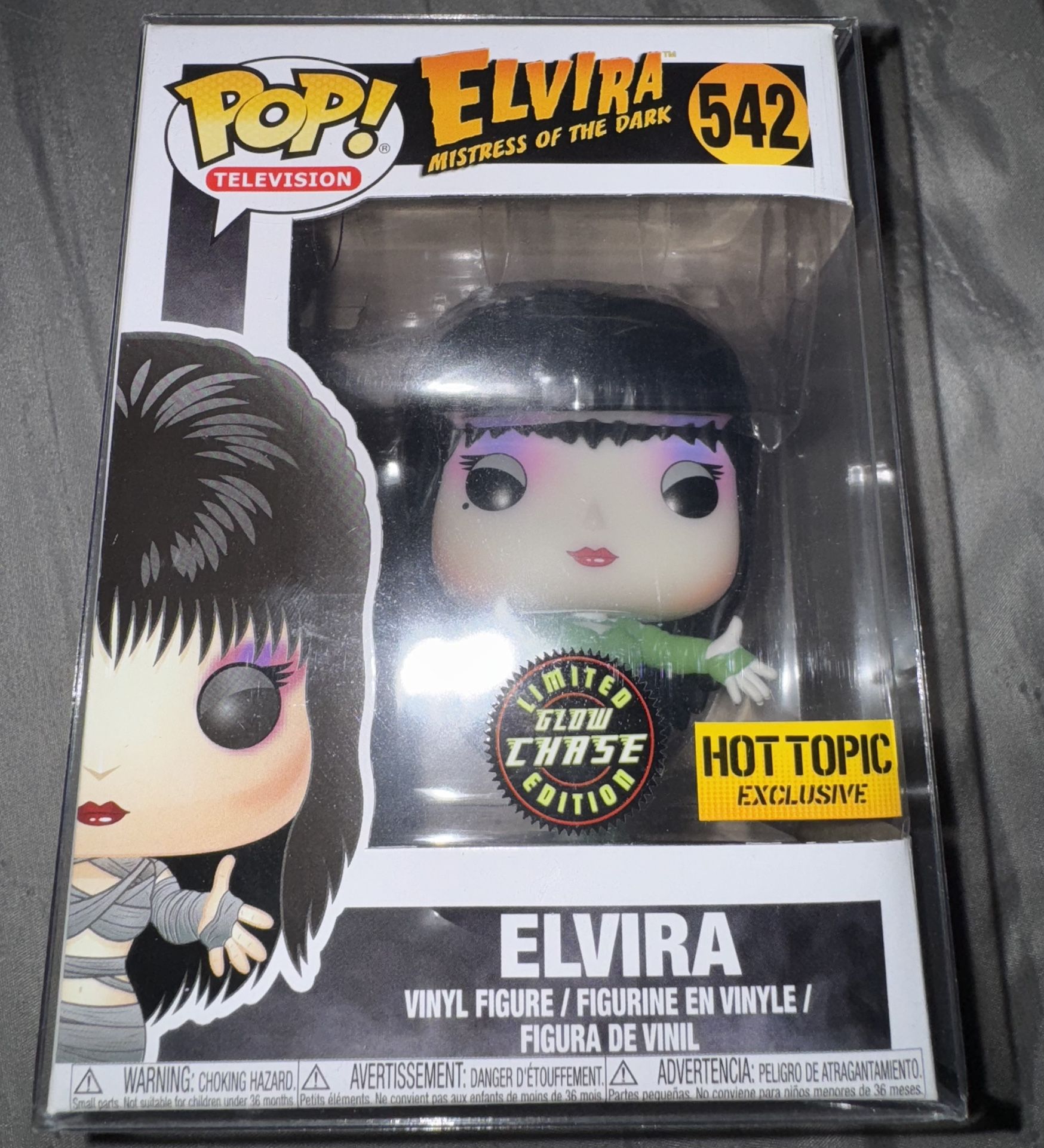 Funko Pop Elvira (Glow In The Dark)