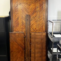 Solid Wood Dining Table With Four Leafs 