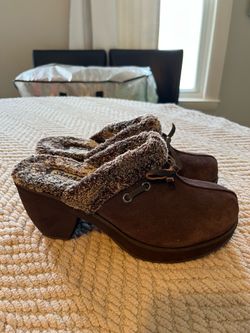 Sketchers Clogs - Size 8 Women’s - NEW