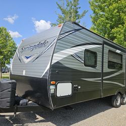 2018 Keystone Springdale 240BHWE Travel Trailer (Arctic Package)
