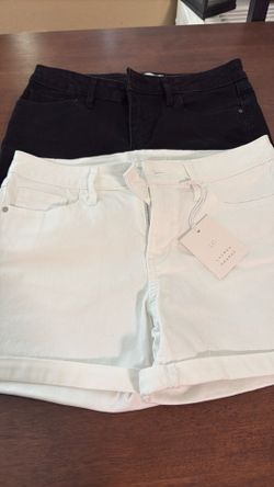 Women’s shorts size 6 the white one is brand new the black ones look New located in Riverside