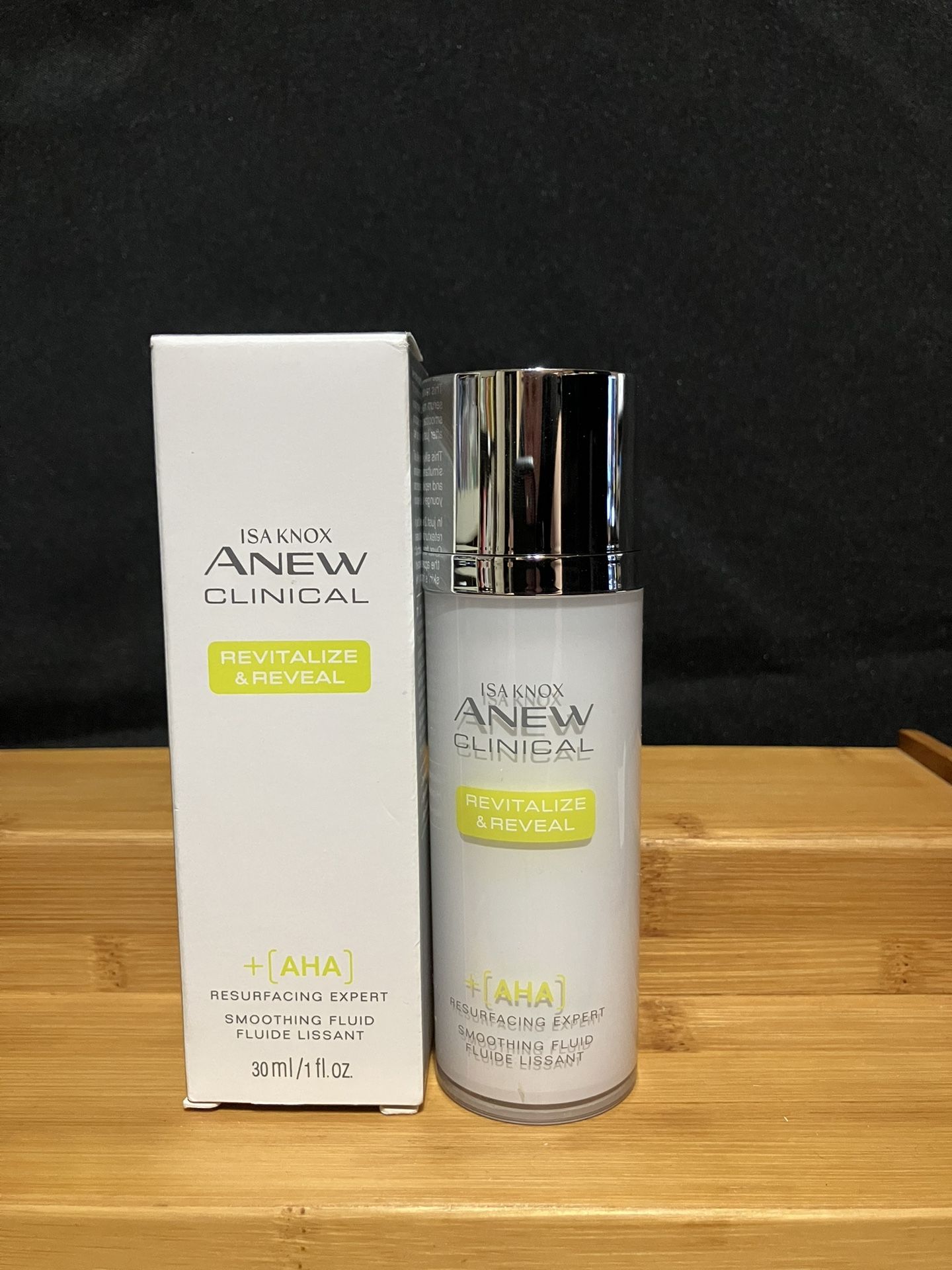 Isa Knox Anew Clinical Revitalize & Reveal Resurfacing Expert Smoothing Fluid