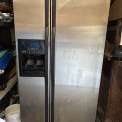 Whirlpool  Refrigerator 33 w 65 1/2 H 30 D 