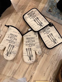 Oven Mitts and Pot Holders Set