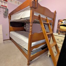 Bunk Bed /2 Twin Mattress 