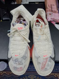 Nike 2025 usados en buenas condiciones. Good condition. Size 9 women
