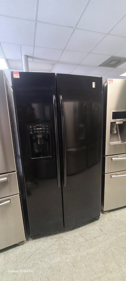 Whirlpool Side‑by‑Side Fridge – Black, Ice & Water Dispenser