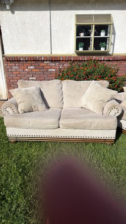 2 sofas with pillows, off white