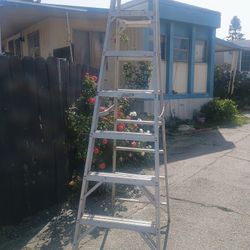 A-FRAME ALUMINM LADDER 