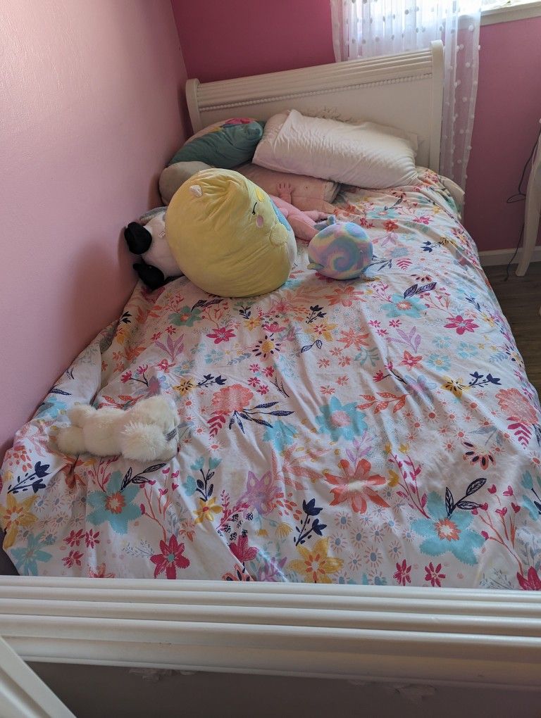 Twin Bed With Pull Out