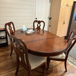 Dinner Table With 4 Chairs