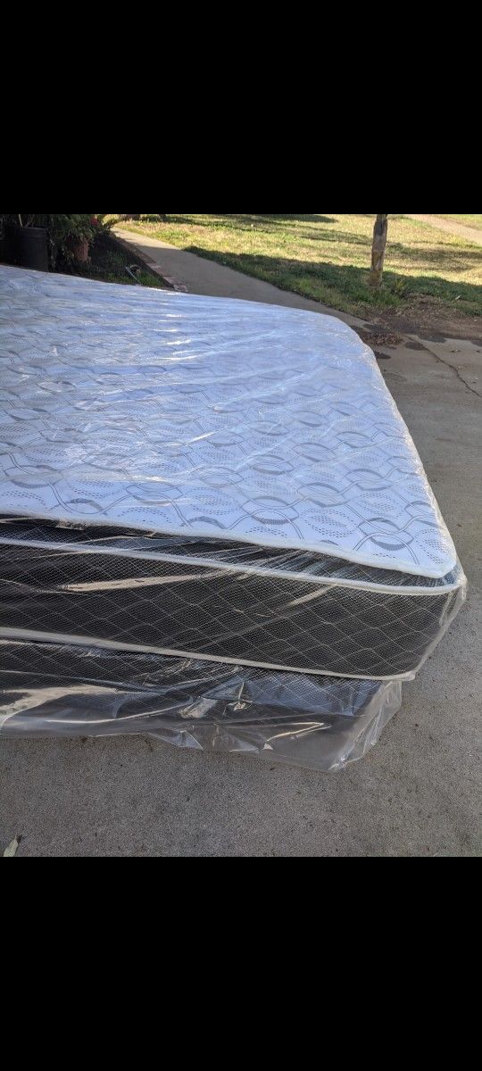 QUEEN SIZE MATTRESS AND BOX SPRING PILLOW TOP NEW