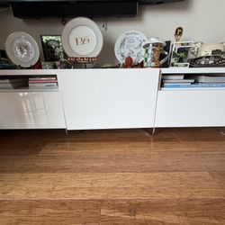 Sleek Modern Entertainment Center-Glossy Doors Great Condtion