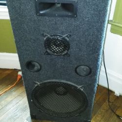 2 kickers $150 each they r 15' jus the speakers no receiver Home Entertainment 