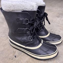 Unisex Youth, Snow Boots Size 4, Worn Once!