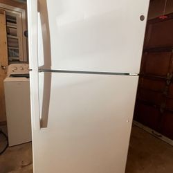 GE® ENERGY STAR® 21.9 Cu. Ft. Top-Freezer Refrigerator 