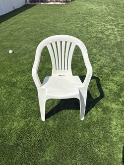 $15 for 4 White plastic chairs