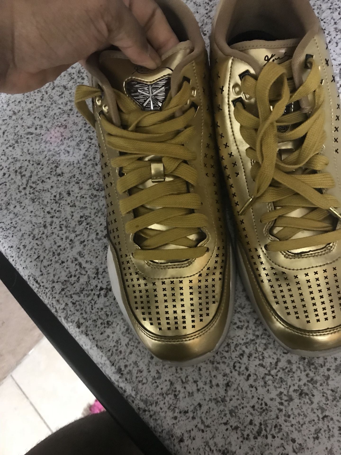 Nike Kobe 10 liquid gold size 11