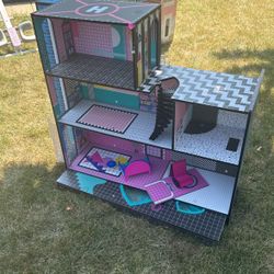 L.O.L Doll House With 2 Big L.o.l Dolls 
