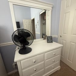 Dresser With Mirror