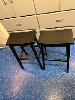 2 Sturdy Bar Stools