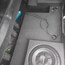 Two Rockford Fosgate 10 In R2 Speakers In A Box Fit To Lay Underneath Truck Cab Passenger Seats