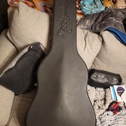 Takemine hardshell guitar case
Will fit any
Full Size dreadnought acoustic guitar 