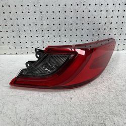 2025 TOYOTA CAMRY RIGHT SIDE TAIL LIGHT OEM 