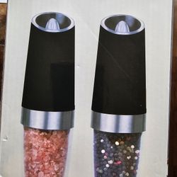 NEW IN BOX GRAVITY ELECTIC SALT & MILL -BATTERY OPERATEDPEPPER