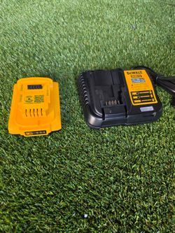 DeWalt DCB112 12V/20V Lithium Ion Battery Charger with Battery