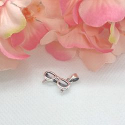 Eye Glasses Pendant 👓